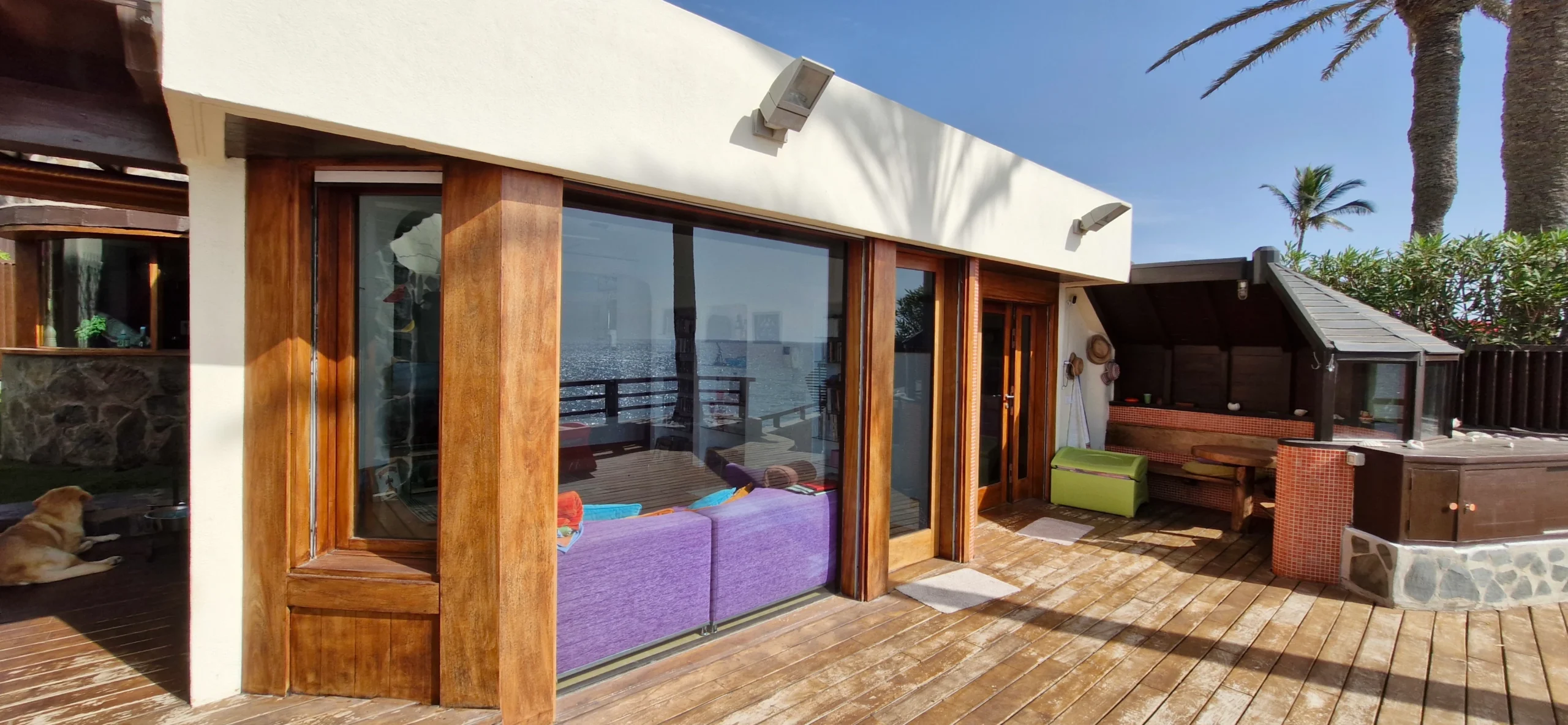 Parte exterior de una casa, terraza